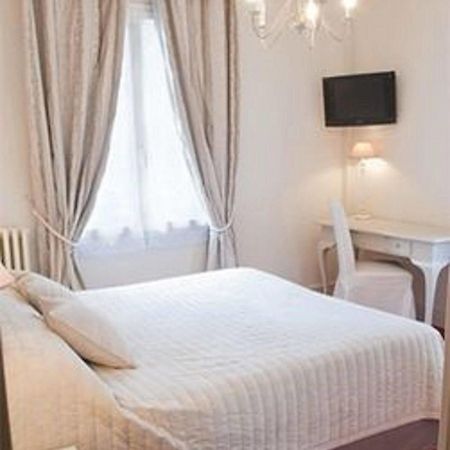 Le Boeuf Couronne - Hotel & Restaurant Chartres- Logis Hotels Екстериор снимка