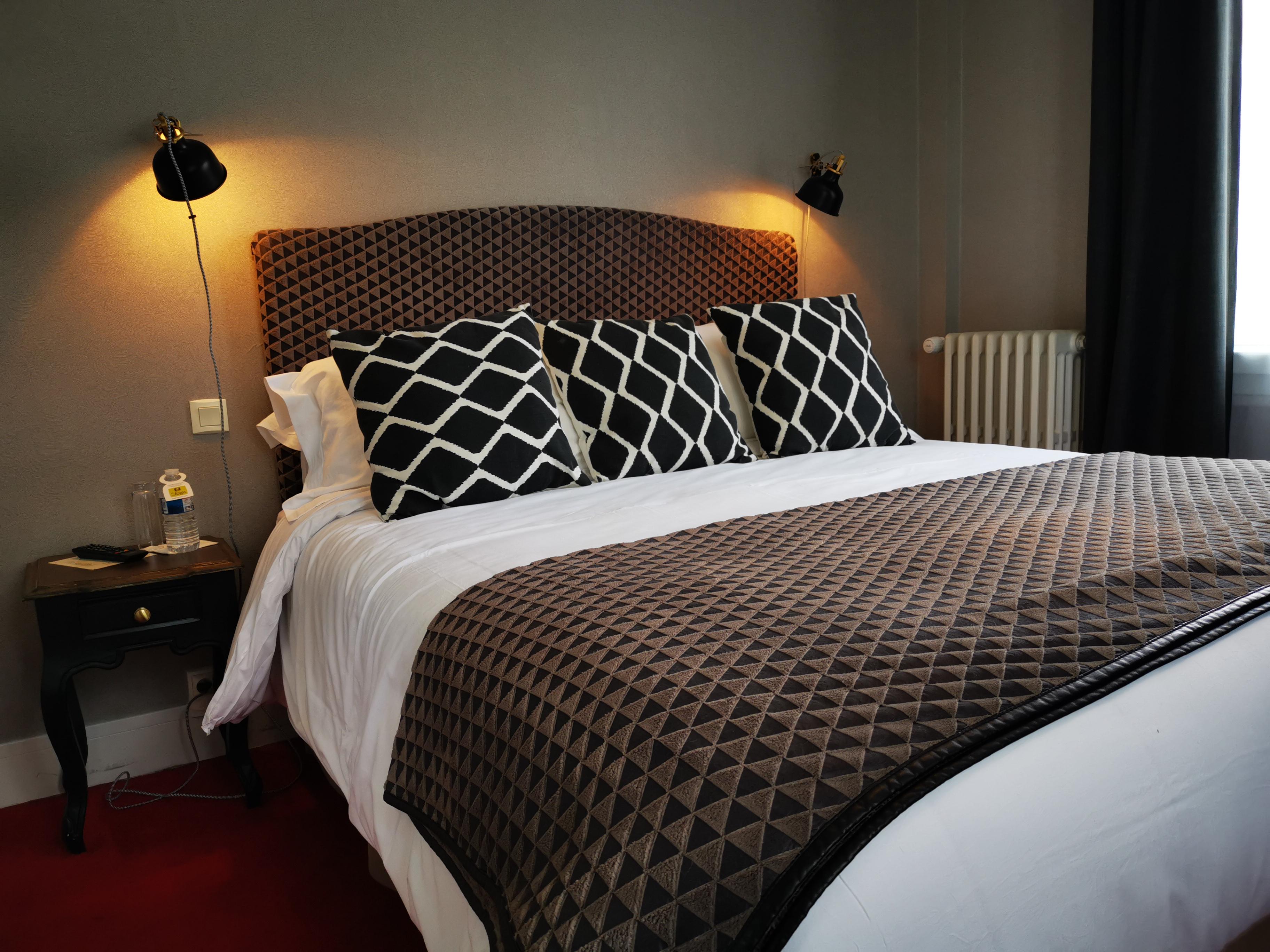 Le Boeuf Couronne - Hotel & Restaurant Chartres- Logis Hotels Екстериор снимка