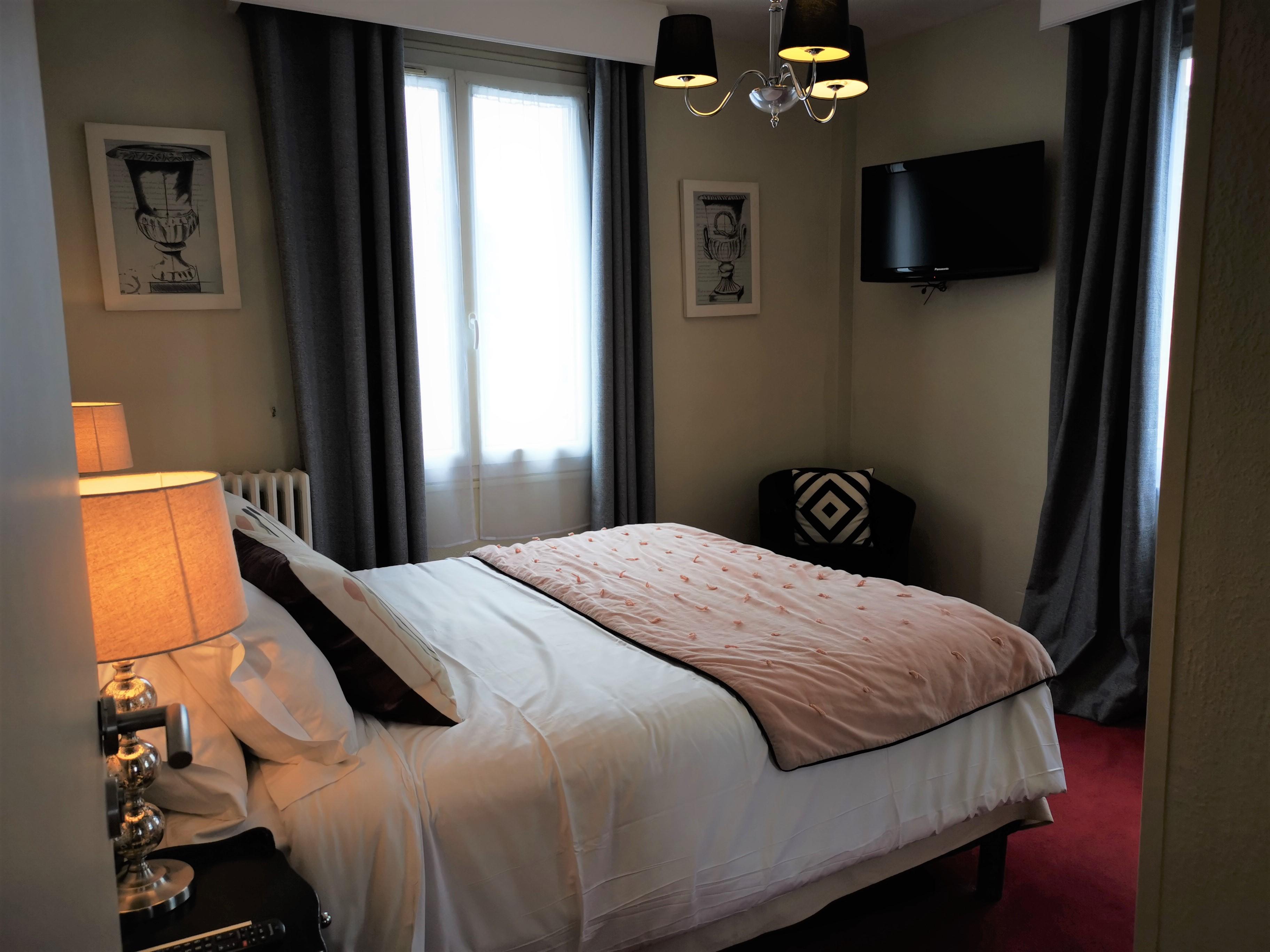Le Boeuf Couronne - Hotel & Restaurant Chartres- Logis Hotels Екстериор снимка