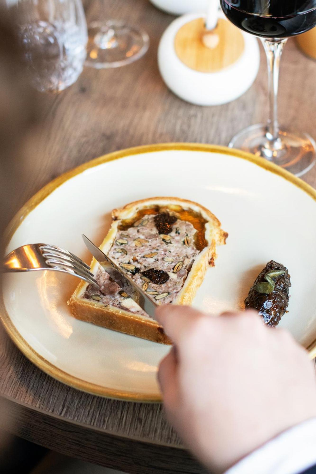 Le Boeuf Couronne - Hotel & Restaurant Chartres- Logis Hotels Екстериор снимка