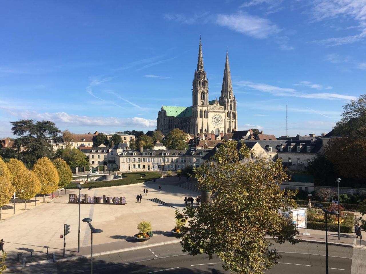 Le Boeuf Couronne - Hotel & Restaurant Chartres- Logis Hotels Екстериор снимка